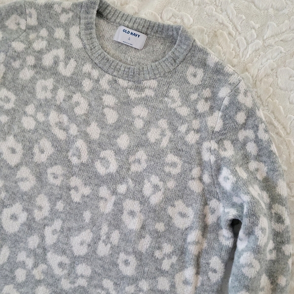 Women's Old Navy Crewneck Sweater - Picture 2 of 4